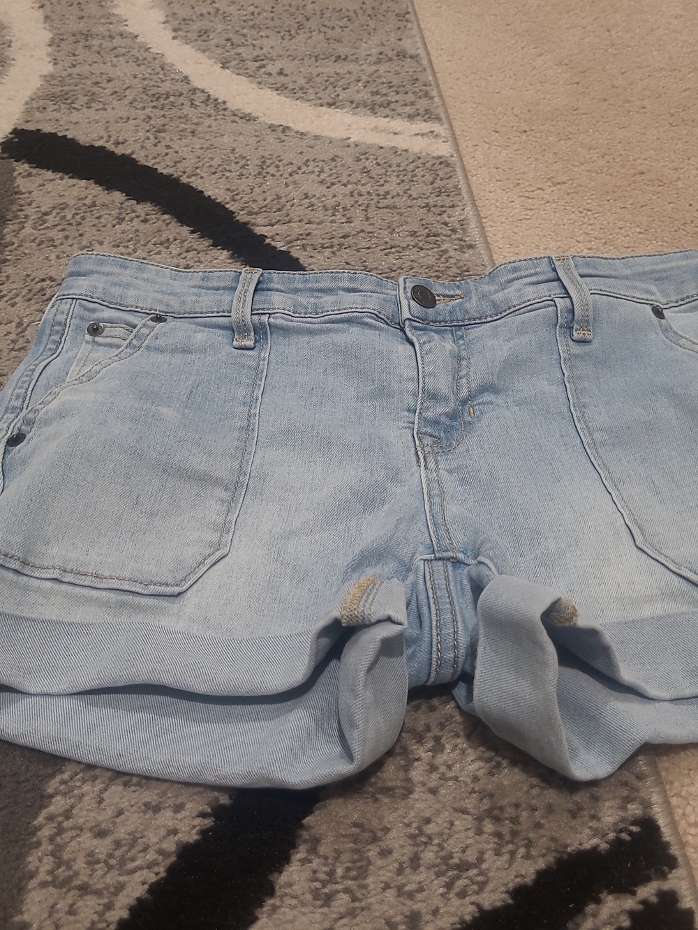 Gap Girlfriend Short Light Wash Denim Womens 4 Casual Summer Square Pocket Cuff